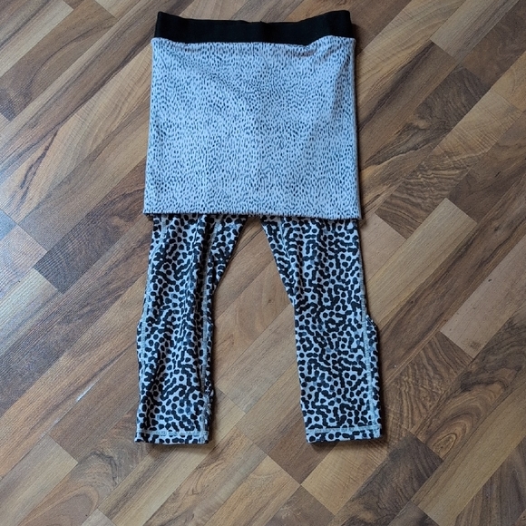 Lululemon Athletica Black and White Patterned Leggings - Picture 3 of 13
